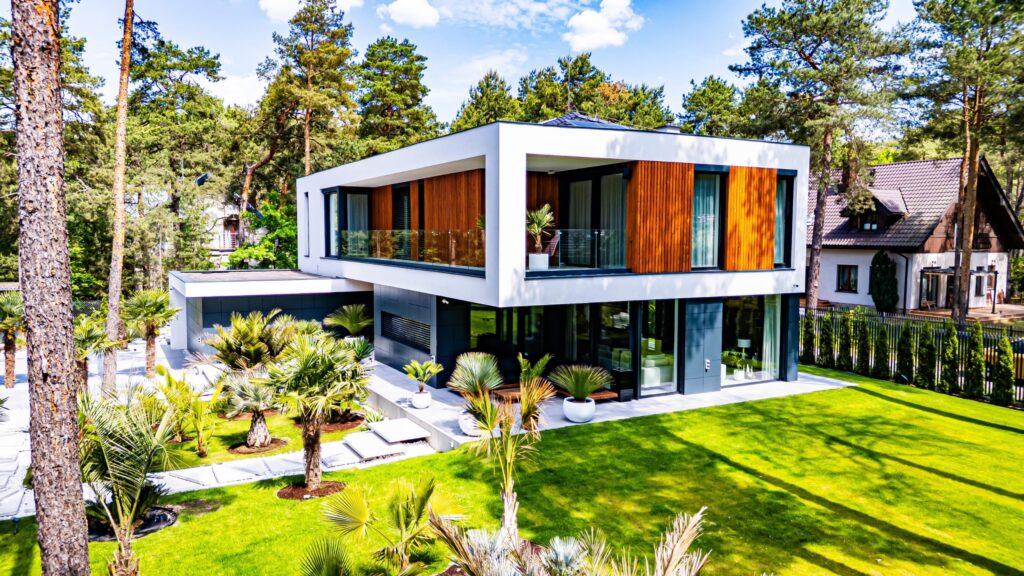 Realizacja nowoczesnego domu jednorodzinnego – Józefów, ul. Orzechowa 7